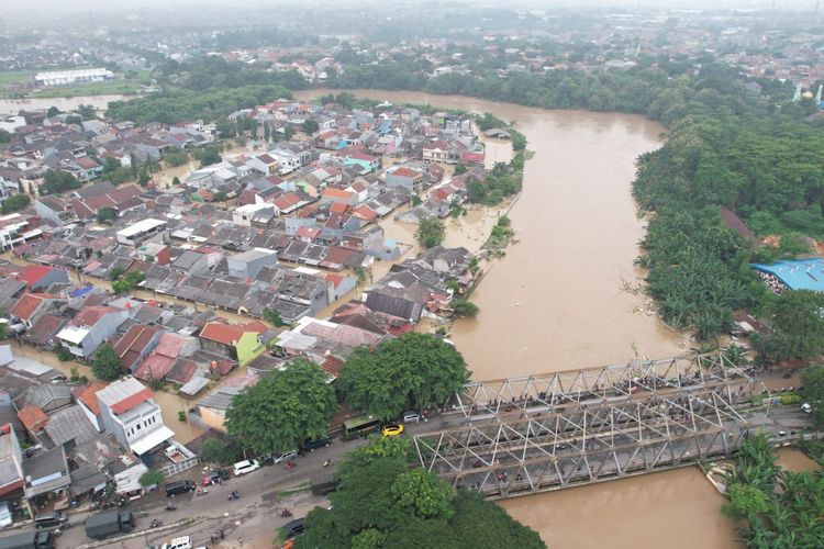 Pantauan udara kondisi banjir di Kota Bekasi, Jawa Barat, Selasa (4/3).
