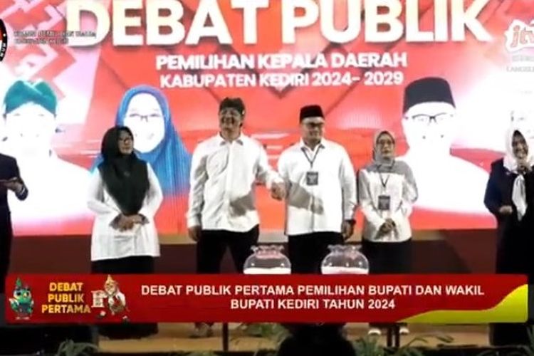Tangkapan layar tayangan langsung debat publik Pilkada Kabupaten Kediri 2024 pada Kamis (24/10/2024) malam