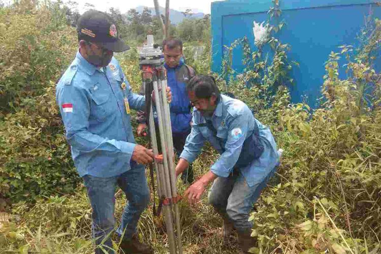 Tim BPN/ATR dan BKAD Sumedang melakukan pengukuran tanah aset daerah, Kamis (10/3/2022).