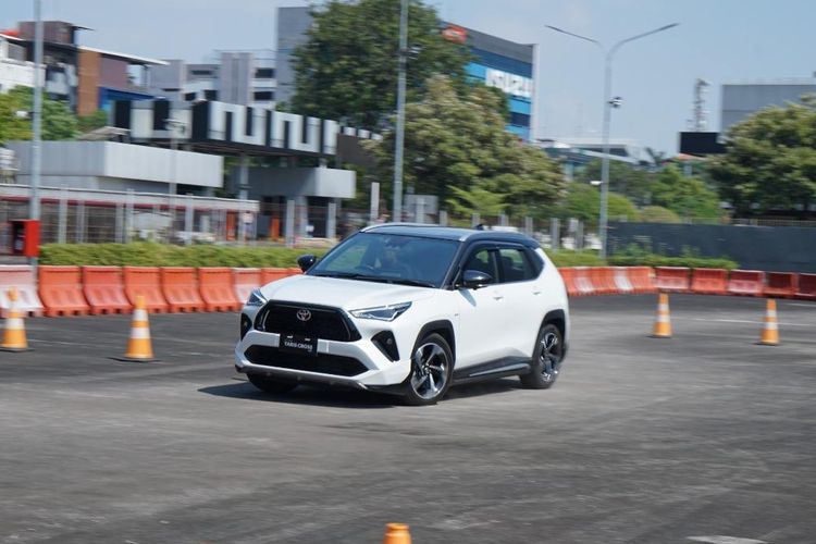 Test Drive Yaris Cross Hybridu