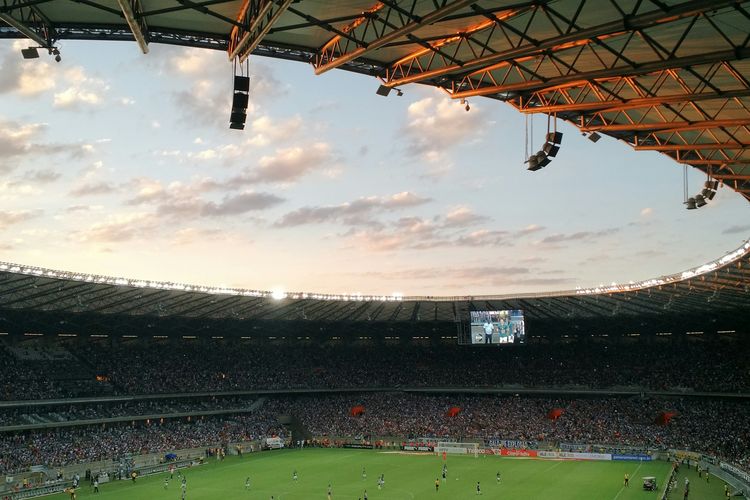 Posisi Duduk di Stadion Menentukan Anda Kehujanan atau Tidak