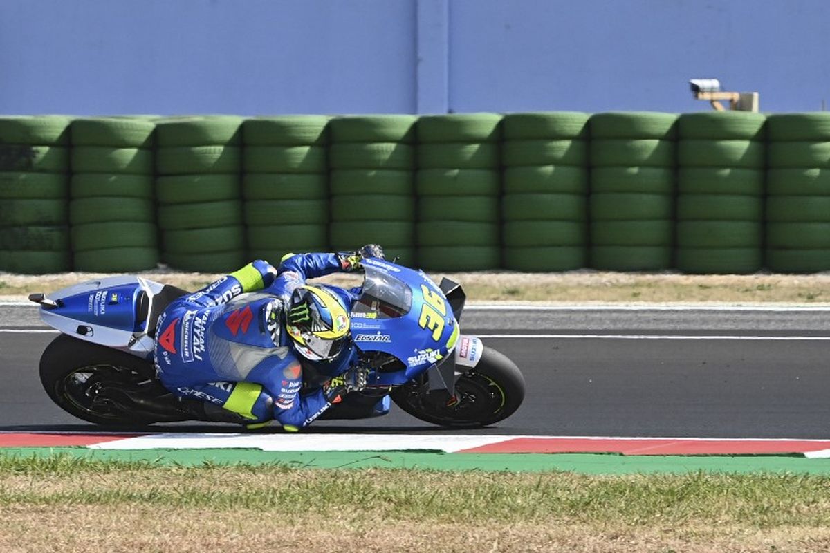 Joan Mir saat balapan di MotoGP Emilia Romagna. (Photo by ANDREAS SOLARO / AFP)