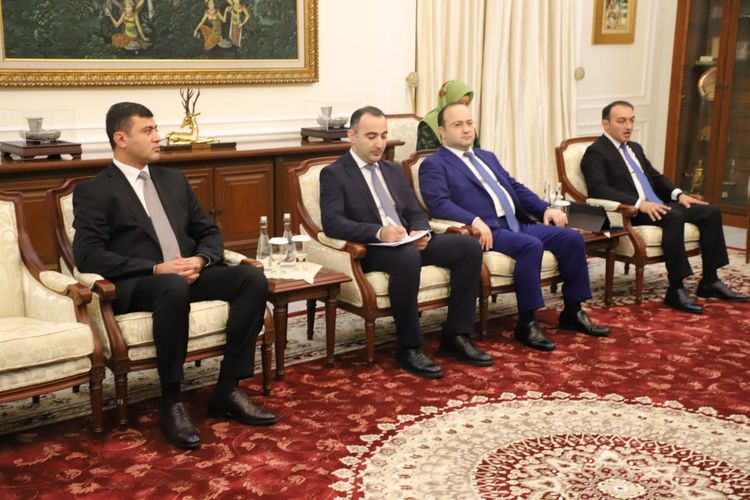 Wapres Ma'ruf Amin bersama Menpan-RB Abdullah Azwar Anas bertemu Kepala Badan Pelayanan Publik dan Inovasi Sosial Azerbaijan Ulbi Mehdiyev, Senin (1/7/2024).
