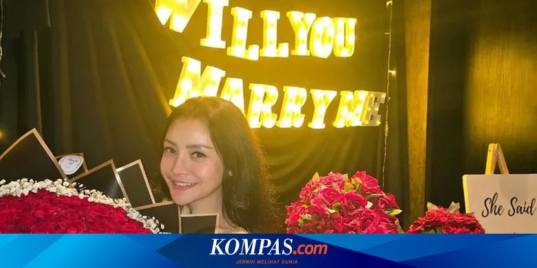 Mawar AFI Resmi Dilamar Kevin Wazeng! Pamer Cincin Berlian di Makan Malam Romantis