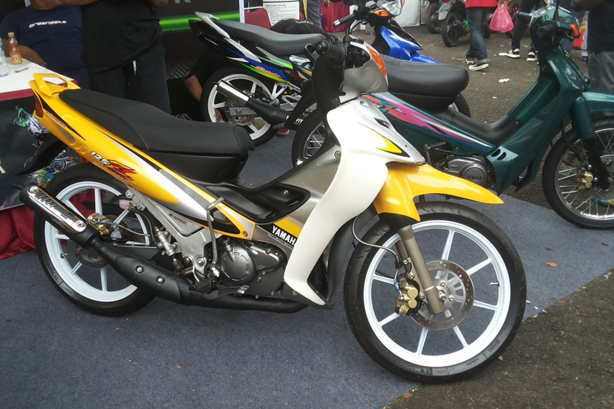 Salah satu Yamaha 125Z lansiran 2001 yang dijual di stan Greenseta, saat penyelenggaraan Pasar Jongkok Otomotif 2018 di Museum Purna Bhakti Pertiwi, Taman Mini Indonesia Indah, Jakarta Timur, Sabtu (7/4/2018).