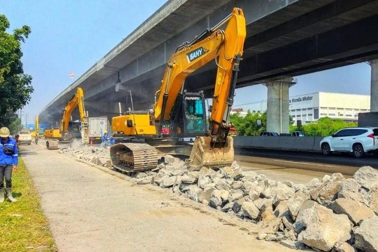 PT Jasamarga Transjawa Tol (JTT) selaku pengelola ruas Jalan Tol Jakarta-Cikampek (Japek) bersama PT Jasamarga Tollroad Maintenance (JMTM) selaku service provider pemeliharaan jalan melakukan pemeliharaan rutin di ruas Jalan Tol Jakarta-Cikampek.