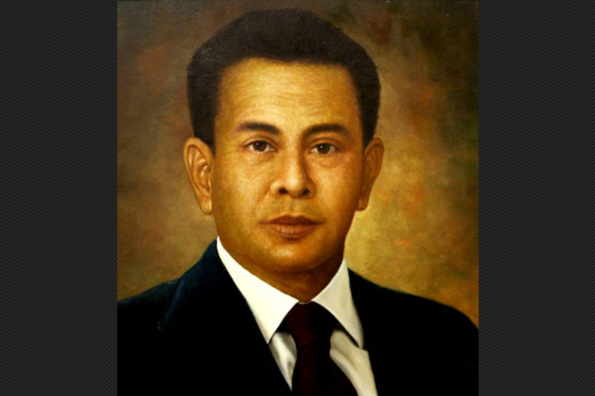 Abdul Muis, pahlawan nasional pertama di Indonesia.
