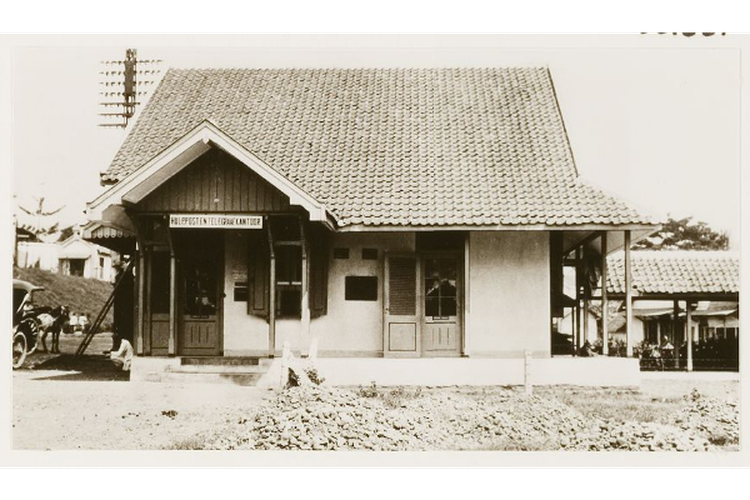 Foto Kantor Pos dan Telegraf Pembantu di Batu, Jawa Timur yang diambil tahun 1930