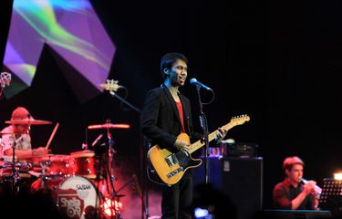 Grup band Sheila On 7 tampil pada Java Jazz Festival 2015 di JIExpo Kemayoran, Jakarta, Sabtu (7/3/2015). Java Jazz Festival 2015 yang berlangsung hingga Minggu (8/3/2015) menampilkan artis dari dalam dan luar negeri. KOMPAS IMAGES/KRISTIANTO PURNOMO