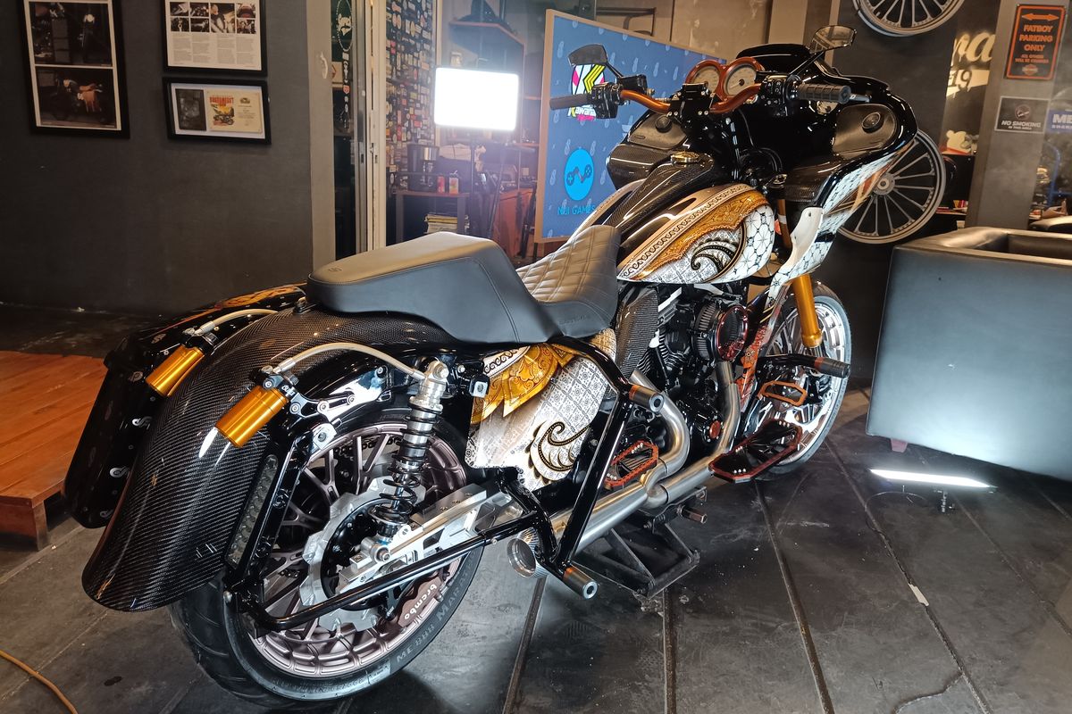 Harley Davidson Roadglide Ujwala dari Surui Motor Garage, hasil kolaborasi Garasi 19, Free Flow, dan Kawahara Racing