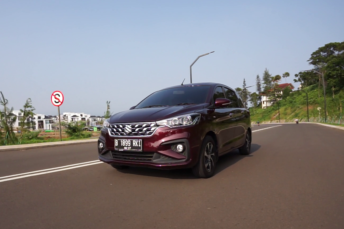 Test drive Suzuki Ertiga Hybrid di kawasan Puncak Bogor, jajal kenyamanan dan fitur mobil hybrid Suzuki