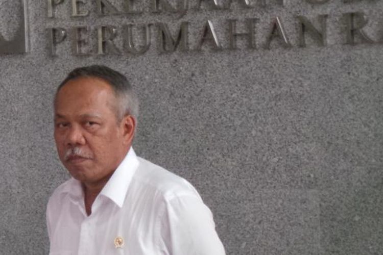 Menteri Pekerjaan Umum dan Perumahan Rakyat Basuki Hadimoeljono di Kantor Kementerian PUPR, Jakarta, Selasa (7/4/2015)