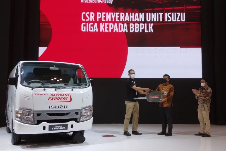 Isuzu menyerahkan satu unit truk Isuzu Giga FVR34 kepada Balai Besar Pengembangan Latihan Kerja (BBPLK) Bandung.