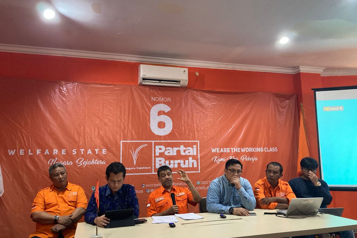 Presiden Partai Buruh Said Iqbal dalam konferensi pers di Kantor Exco Partai Buruh, Gedung DPP FSPMI, Kramatjati, Jakarta Timur, Rabu (13/9/2023).