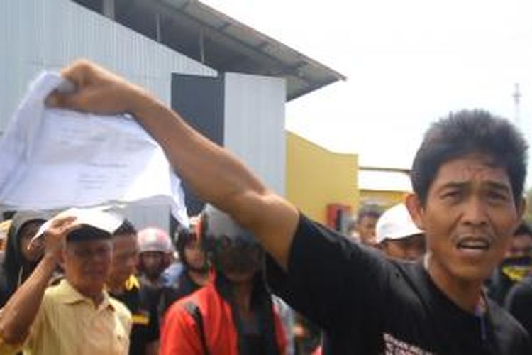 Temukan Bukti Kecurangan Massa Malkan Amin Demo KPUD Barru