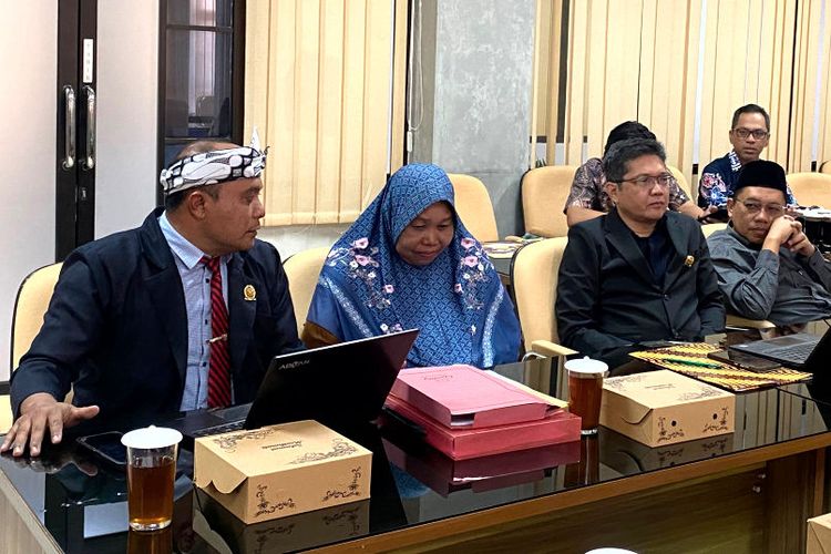 Penanganan Kasus Bocah Tewas Tersengat Listrik Dinilai Lamban, Keluarga Mengadu ke DPRD Blitar