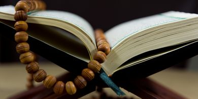 Surat Al Kahfi Lengkap: Arab, Terjemahan, dan Keutamaan Membacanya di Hari Jumat