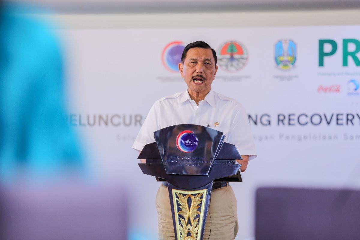 Menteri Koordinator Bidang Kemaritiman dan Investasi Luhut Binsar Pandjaitan membuka program Packaging Recovery Organization (PRO) secara fisik, di Jakarta, Selasa (25/8/2020).