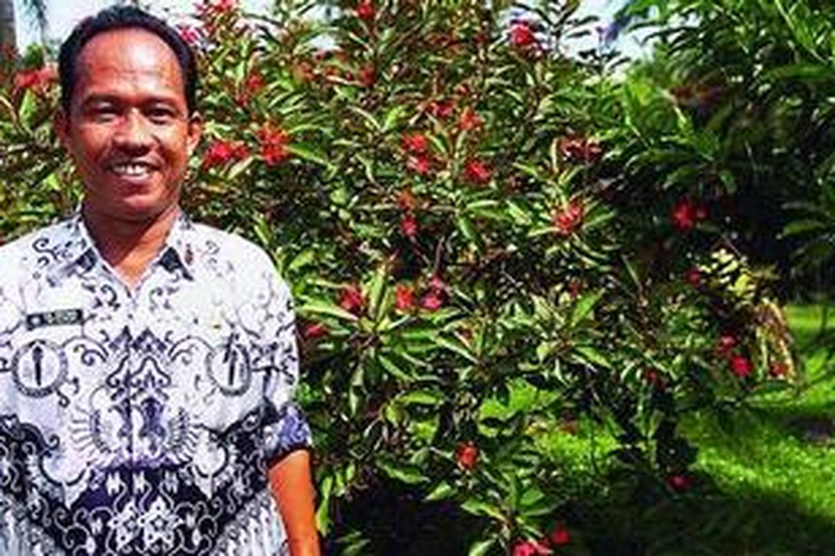 Edi Rusyana, Kepala SMP Negeri 7 Ciamis, yang menggagas wacana sekolah hijau. 