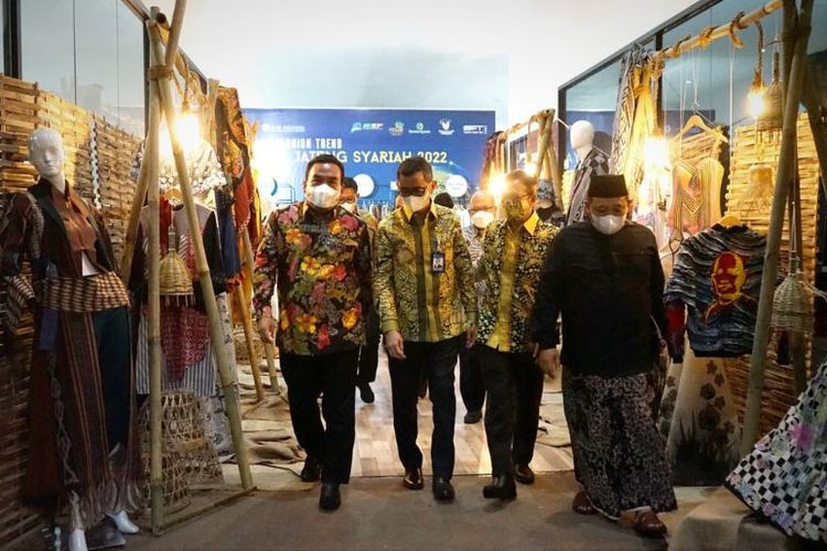 Pemaran batik Blora di Semarang Fashion Trend 2022