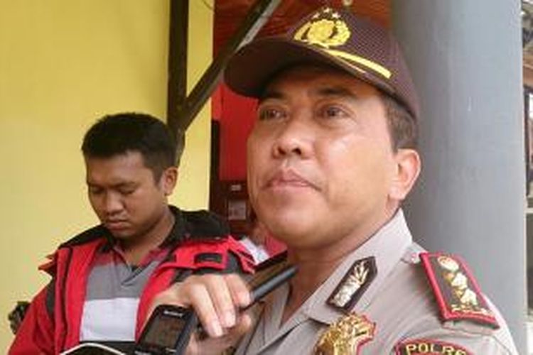 Kapolres Kendari AKBP Ilham Saparona saat diwawancara