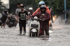 Ingat, Segera Bilas Oli Mesin Usai Motor Terendam Banjir!