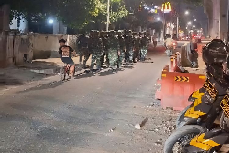Malam Mencekam di Jalan Tambak Menteng, Massa Sempat Datang Lagi Bawa Sajam dan Panah