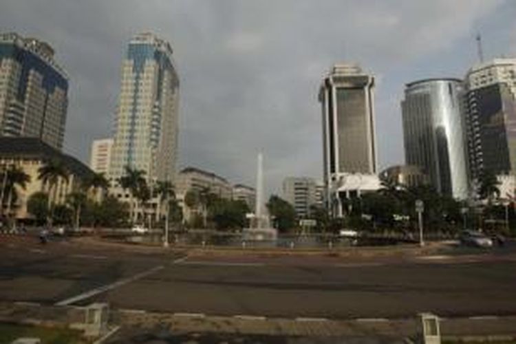 Jalan MH Thamrin, Jakarta Pusat, terlihat, Rabu (7/8/2013).  