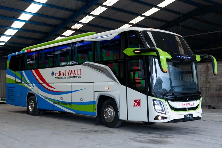 Bus AKAP baru PO Rajawali Citra Transport pakai bodi Dehanda Triun DX dari Karoseri Trijaya Union