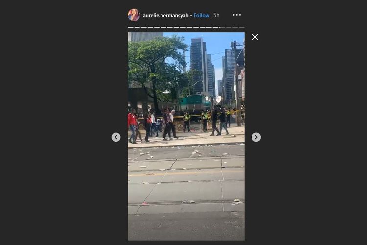 Bidik layar Instagram Story Aurel Hermansyah yang menunjukkan lokasi penembakan di tengah parade selebrasi Raptors sebagai pemenang NBA di Toronto, Kanada, Senin (17/6/2019) waktu setempat.