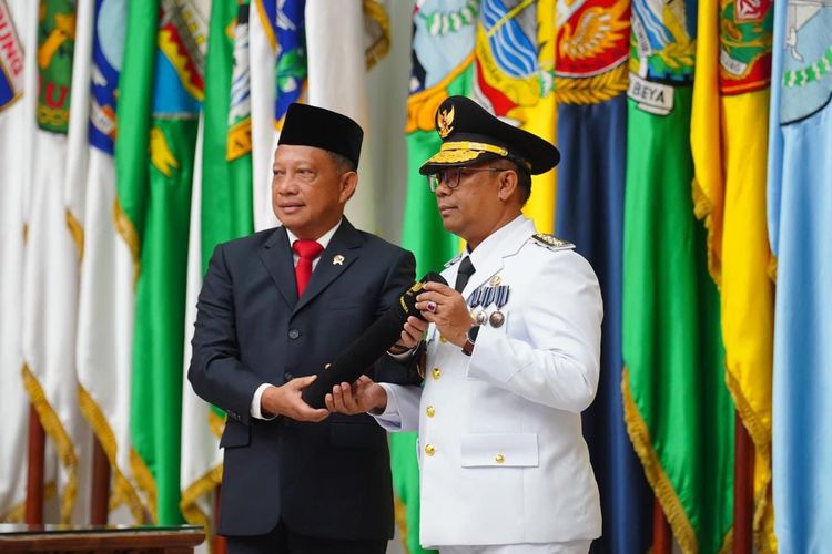 Rahman Hadi resmi dilantik sebagai Penjabat (Pj) Gubernur Riau (Gubri) menggantikan SF Hariyanto, Kamis (15/8/2024). Acara pelantikan berlangsung di Sasana Bakti Praja (SBP) Lantai 3 Gedung C, Kementerian Dalam Negeri (Kemendagri), Jakarta Pusat.