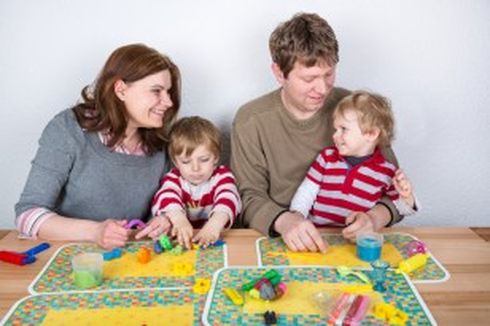 Studi Membuktikan Anak Lebih Bahagia Bermain dengan Orangtua