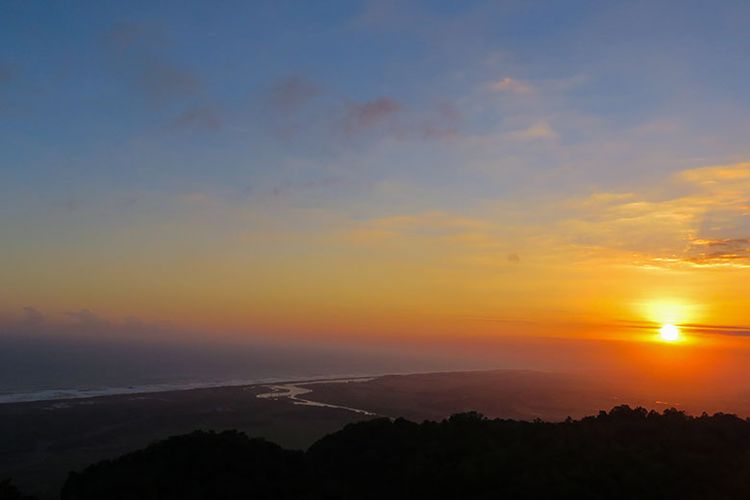 Sunset dari Puncak Kayangan (Goa Jepang Pundong), Bantul.
