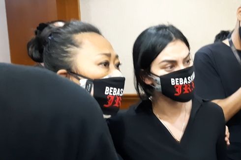 Nora Alexandra dan Kuasa Hukum Jerinx Kompak Pakai Masker Bertuliskan 