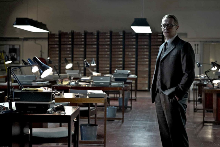 Gary Oldman dalam film Tinker Tailor Soldier Spy.