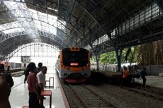 Uji Coba KRL Kota-Tanjung Priok, Kereta Senggol Rumah Liar dan Pohon