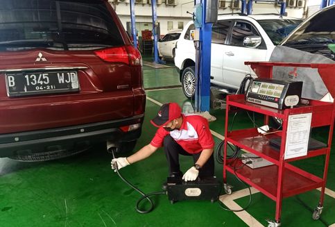 Begini Cara Mengurangi Emisi Gas Buang di Mobil Tua