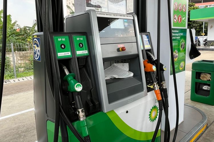 SPBU BP di Jalan Margonda Raya, Depok, kembali menyediakan stok BBM RON 92 pada Jumat (31/10/2025).