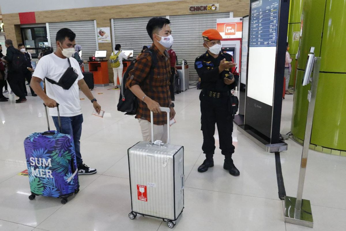 Suasana di Stasiun Gambir