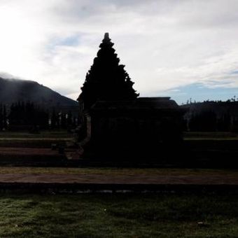 Candi Arjuna di Dieng, Kabupaten Banjarnegara, Jawa Tengah, Jumat (3/6/2011). Candi yang berada pada ketinggian 2.008 meter  tersebut merupakan salah satu situs candi Dieng yang ada mulai abad VIII hingga XII.