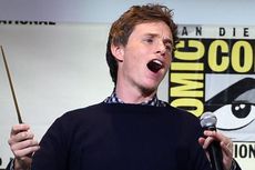 Eddie Redmayne Bagi-bagi 