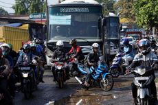PU Tak Ada Anggaran, Jalan Berlubang di Jakarta Hanya Ditambal