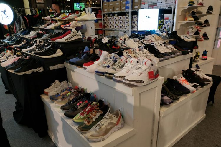 Salah satu lapak sneakers yang ambil bagian dalam perhelatan SneakerPeak Kemang 2018 di Lippo Mall Kemang, yang berlangsung mulai Selasa (20/11/2018) hingga Minggu (25/11/2018).