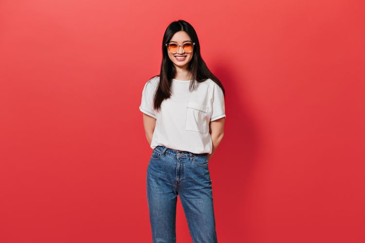 6 Warna Sepatu yang Cocok Dipadukan dengan Busana Putih