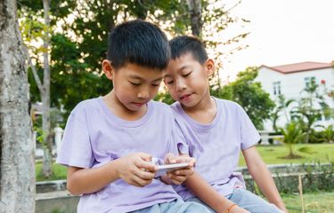Dampak Anak Nonton Youtube, Baik atau Buruk?