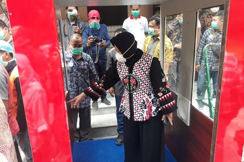 5 Cara Risma Cegah Covid-19 di Surabaya, Bagikan Minuman Jahe hingga Gunakan Pengeras Suara di Jalanan