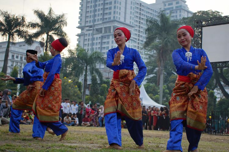 Medan, Indonesia - ca 2019: Zapin dance performances from traditional Malay traditional dancers to celebrate the youth carnival in Medan, they were invited from Riau.