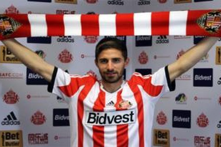 Striker Liverpool, Fabio Borini, resmi dipinjamkan ke Sunderland. 