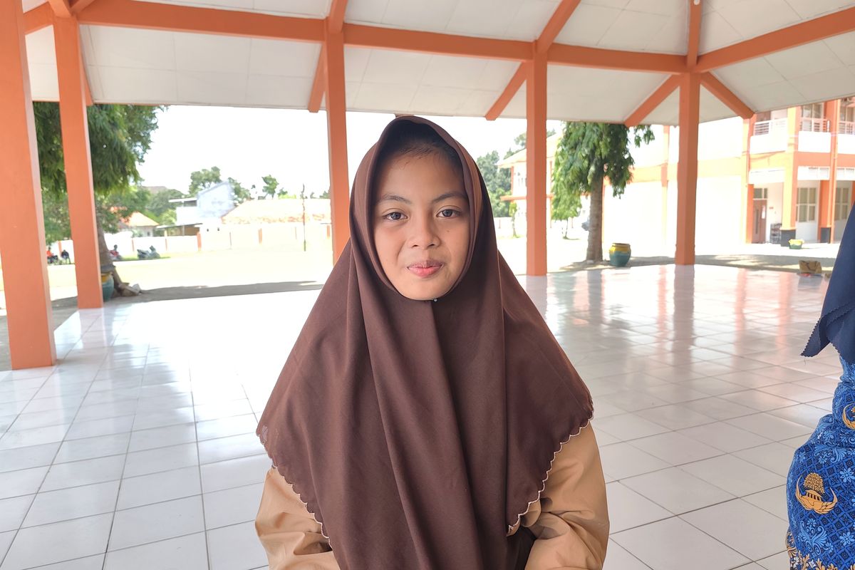 Fitri Urbasari (13) salah satu siswa SR di Bangkalan 