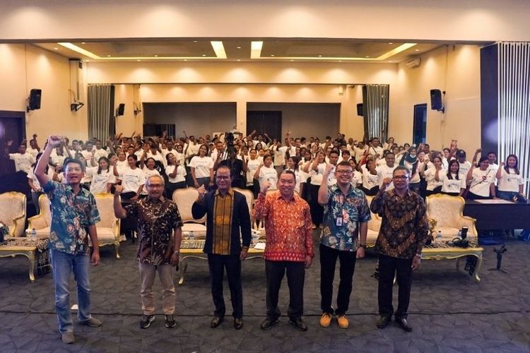 Prakerja bekerja sama dengan LPK GeTI Incubator menggelar dialog bertajuk 'Temu Alumni Prakerja Daerah NTT: Belajar Sepanjang Hayat' di Hotel NEO Eltari, Kupang, Nusa Tenggara Timur (NTT), Sabtu (7/10/2023). 